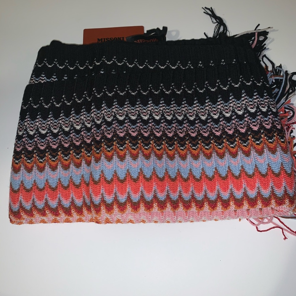 NWT-MISSONI SCARF AUTHENTIC - Picture 5 of 6